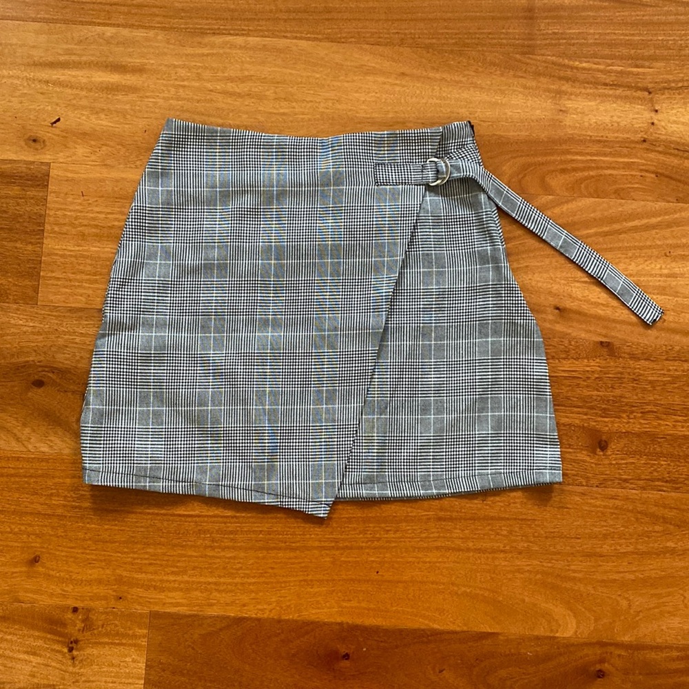 Cotton On Gray Plaid Skirt With Silver Buckle. Size XS.
